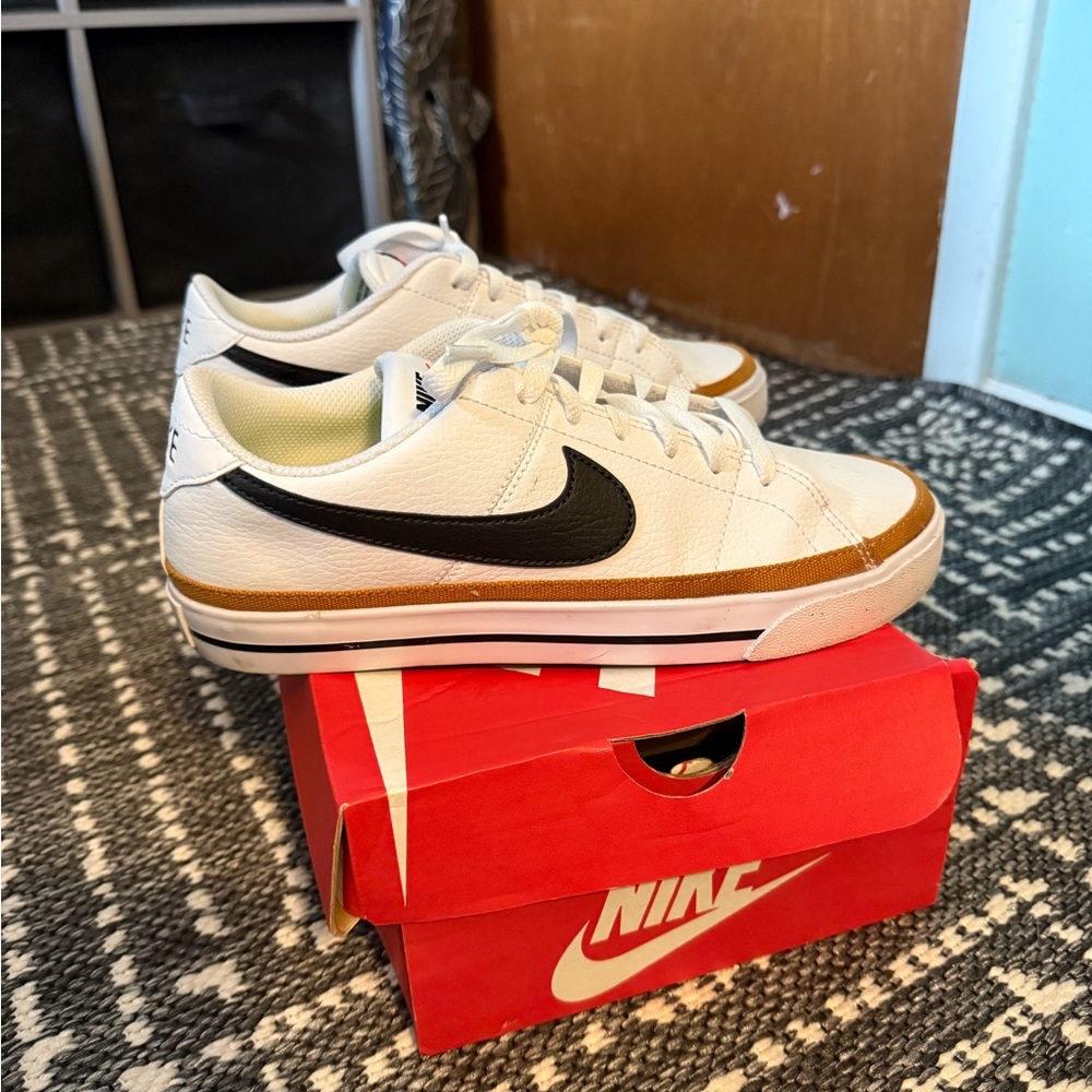 Nike Woman’s White and Black Sneakers with Tan Accents. Size 8.